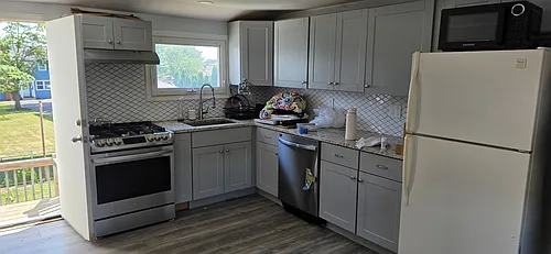 448 William St Photo 1