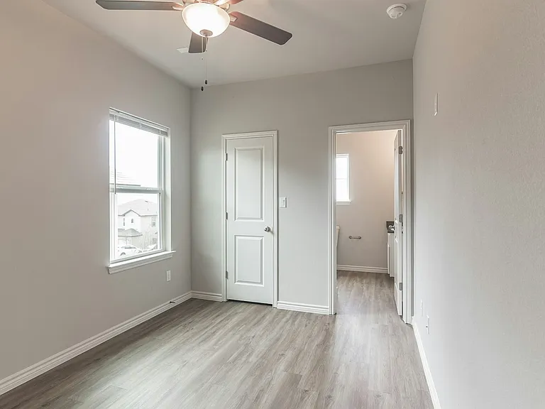 125 Peruna Dr — Photo 2