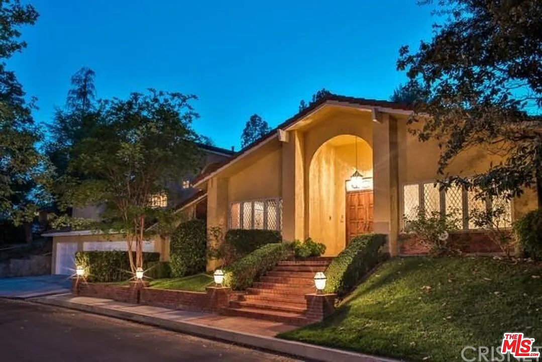 5 bed, 6.0 bath, 4372 sqft, $14,300 — Photo 3