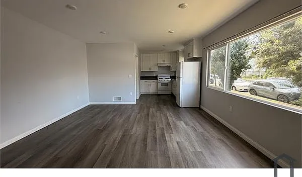 3 bed, $2,599 — Photo 2