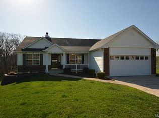 27136 Oak Ridge Ct, Warrenton, MO 63383