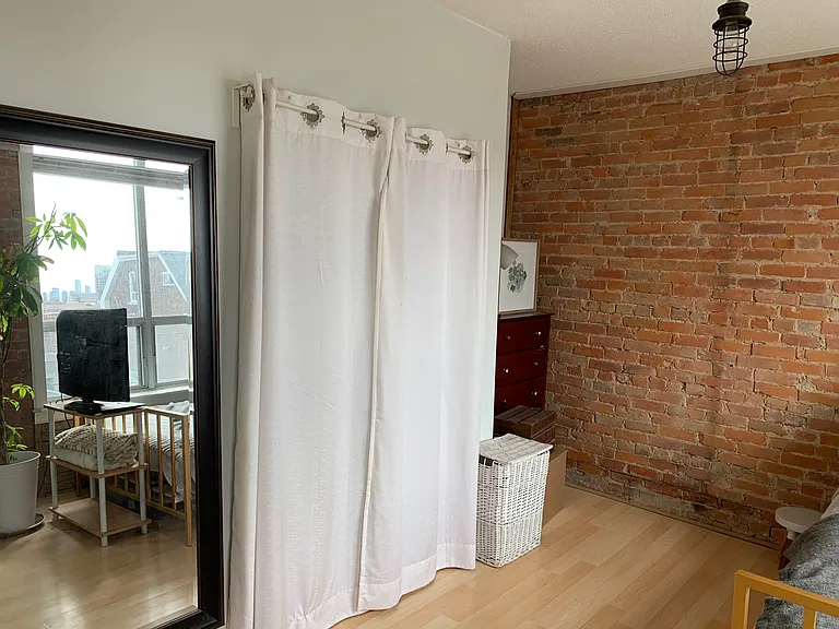 225 Gladstone Ave — Photo 158
