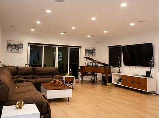 17646 Calvert St, Encino, CA 91316