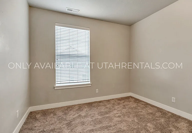 97 W Silver Springs Dr — Photo 11