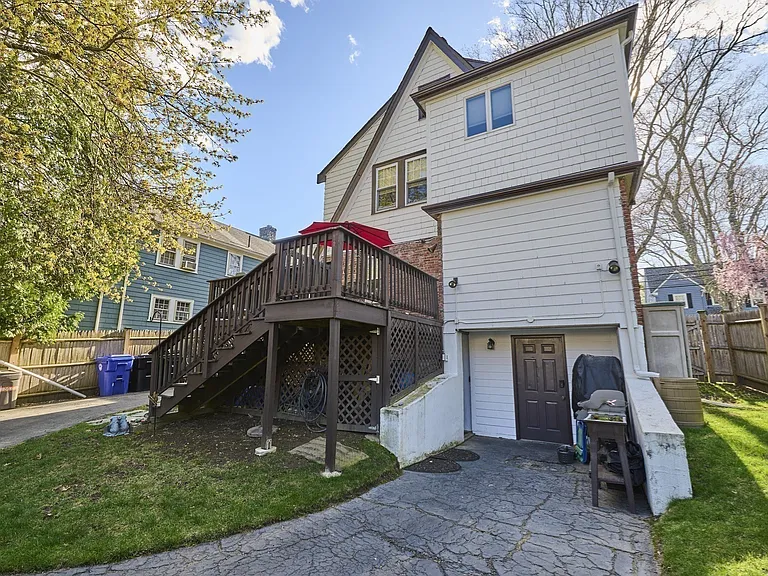 291 Russett Rd — Photo 37