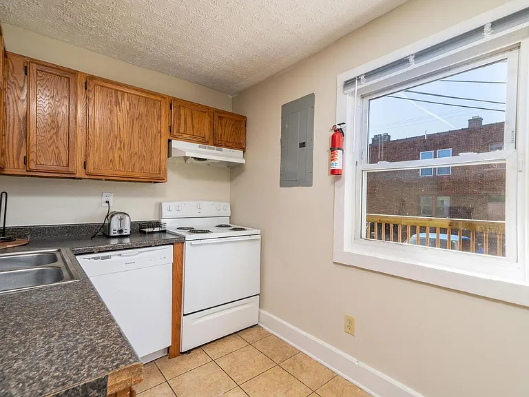 1363 Indianola Ave — Photo 9