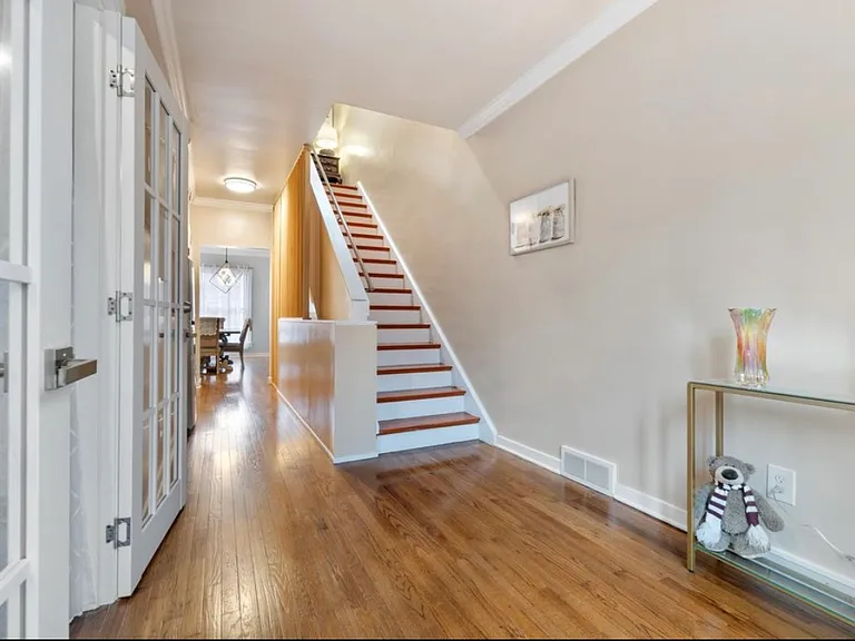 5635 5th Ave — Photo 7