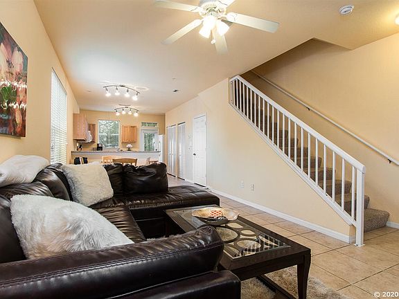 3rd image of 621 SW 10th St APT 209