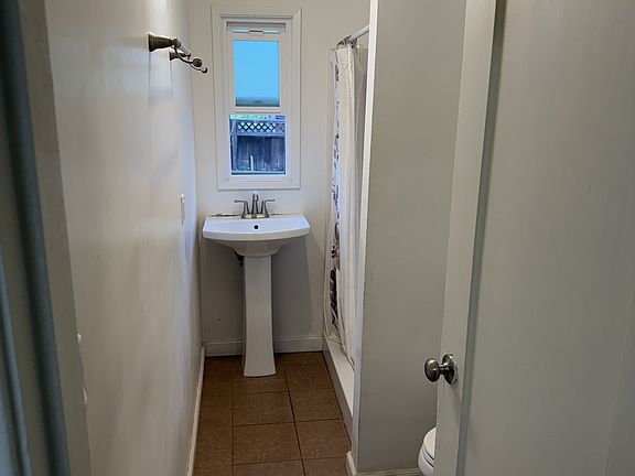 4th image of 3729 Loma Vista Ave