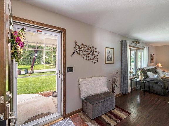 3rd image of 1149 Lawndale Dr