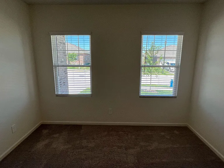 752 Richmond Dr — Photo 18