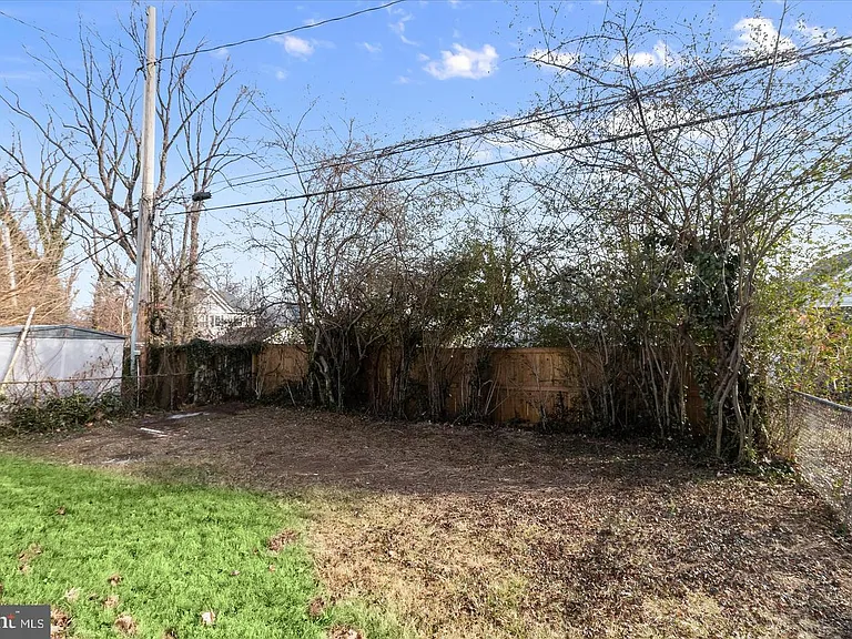 517 Winters Ln — Photo 37