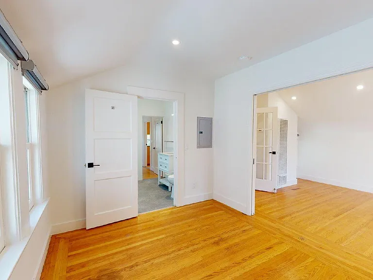 254 Roosevelt Way #4 — Photo 7