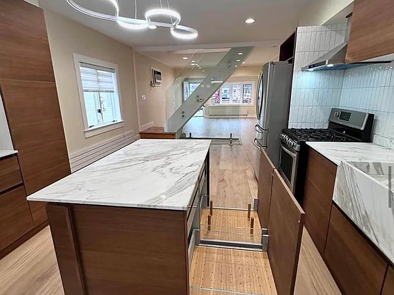 2034 E 71st St #F1 — Photo 8