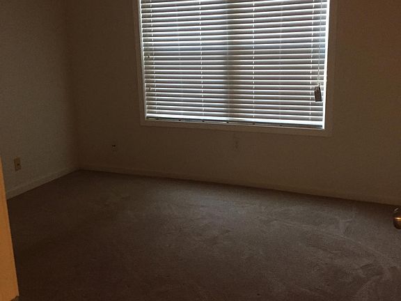 5th image of 5 Jennifer Dr