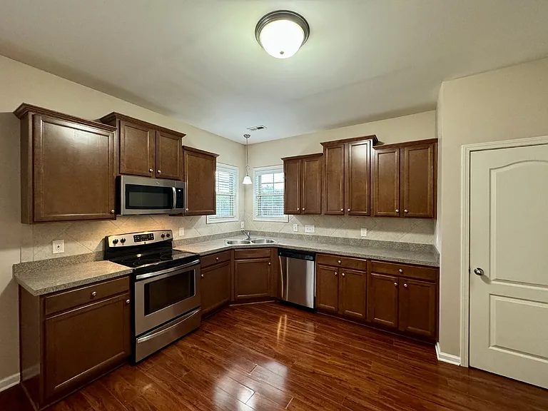 267 Boswell St — Photo 8