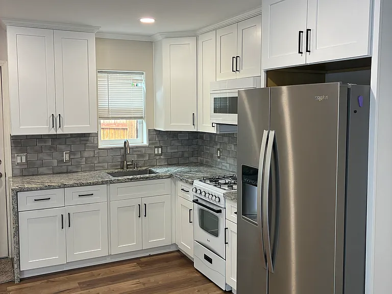 3263 Grande Vista Ave — Photo 2