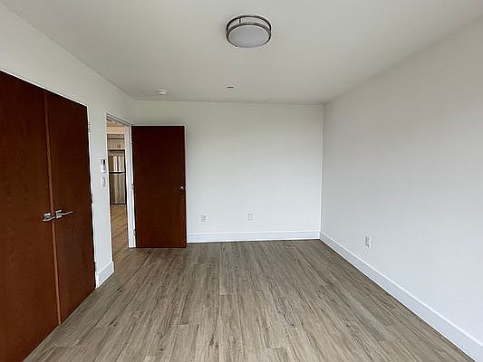 5th image of 324 Stanhope St #308