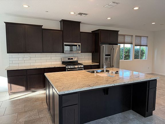 4th image of 1025 Bridlewood Dr