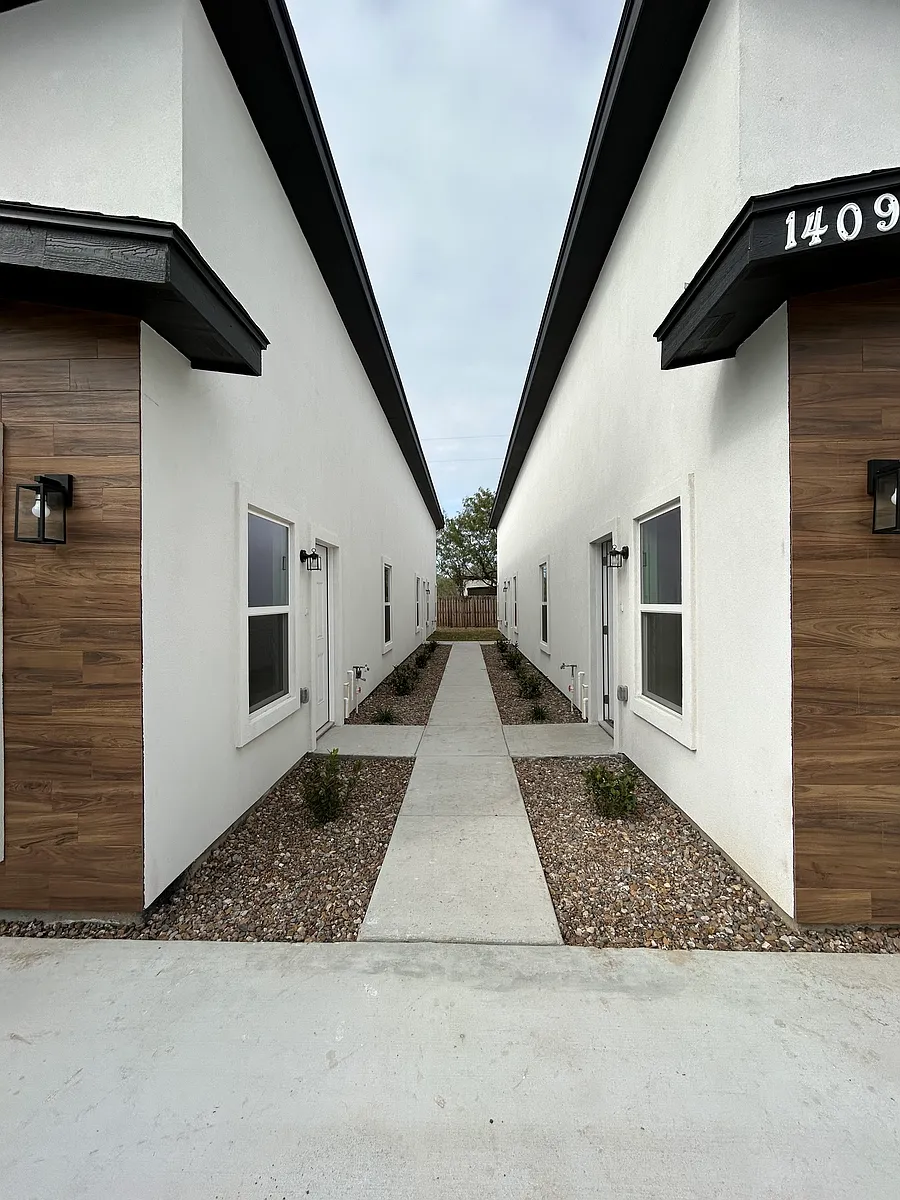 Building Photo - 1409 S Michigan St #1/3