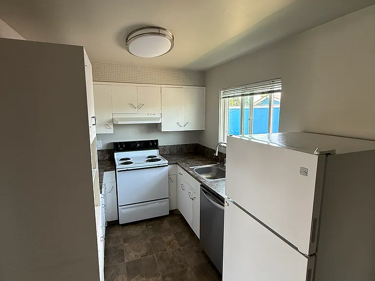 Hall Court Apartments — Photo 11