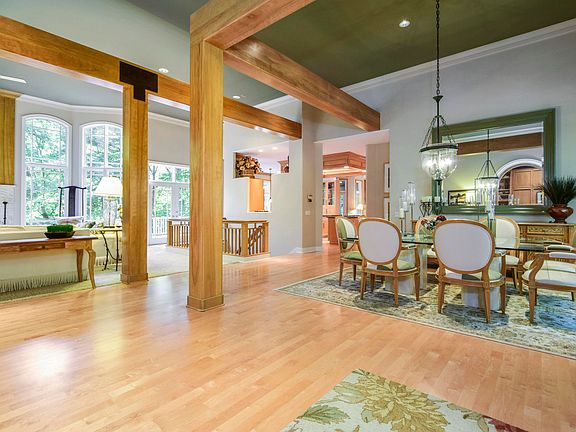 4th image of 1530 Winterwood Dr NE