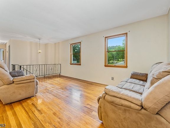 5th image of 1065 Papen Rd