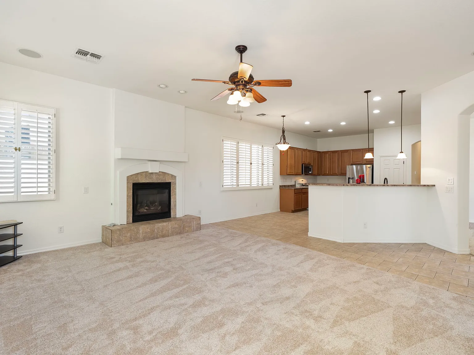 4 bed, 2391 sqft, $2,850 — Photo 4