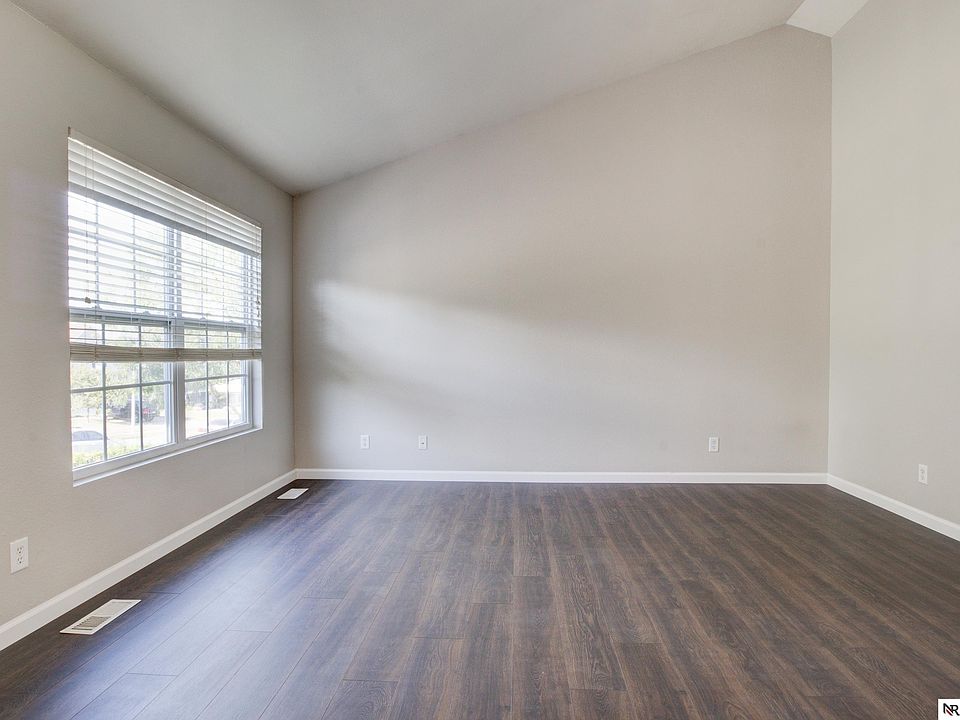 8841 Quest St, Omaha, NE 68122 | Zillow