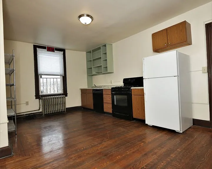 2125 Saint Paul St — Photo 6