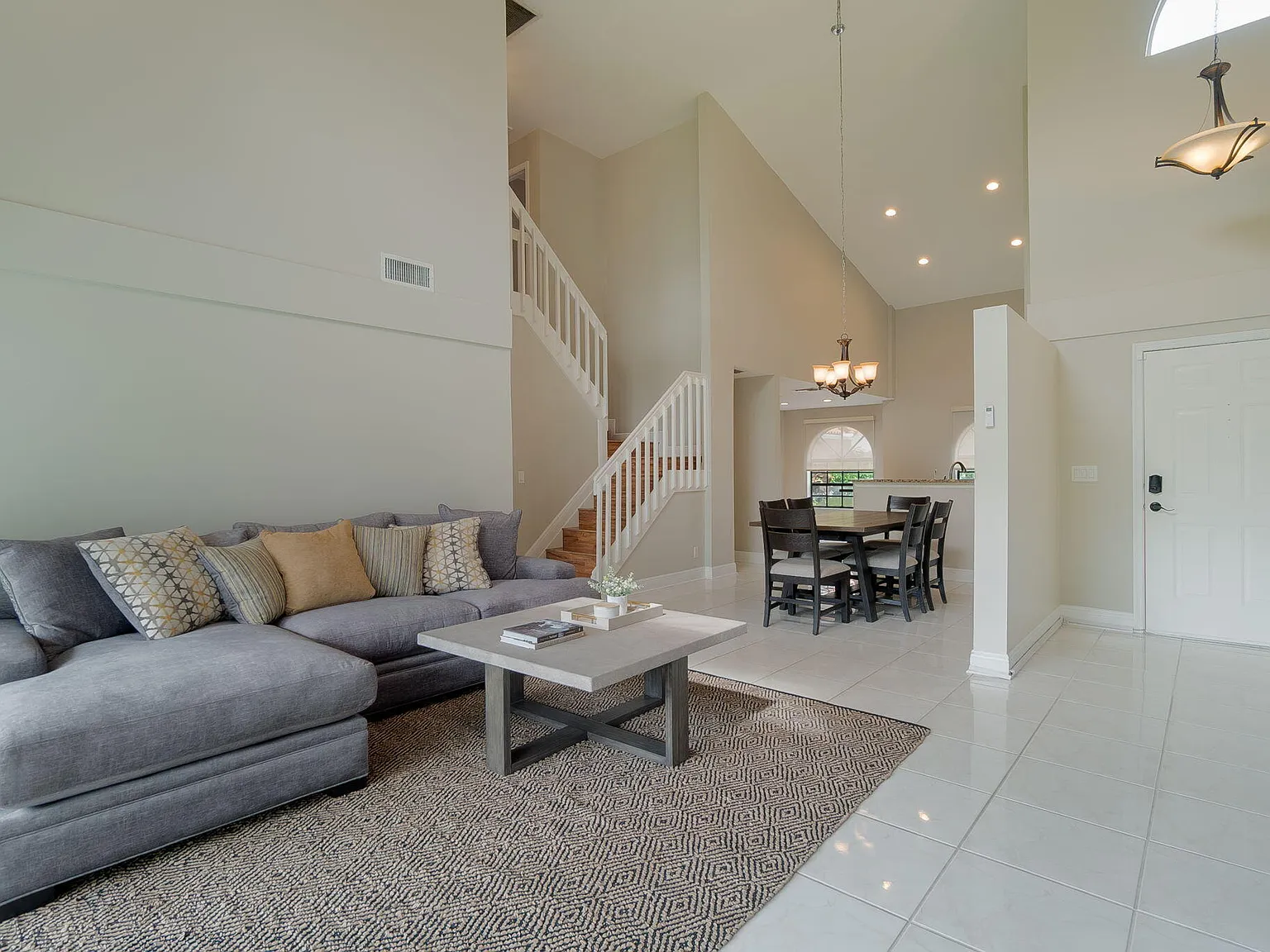 3 bed, 2.5 bath, 2026 sqft, $3,800 — Photo 3
