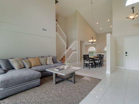 3rd image of 13547 Fountain View Blvd