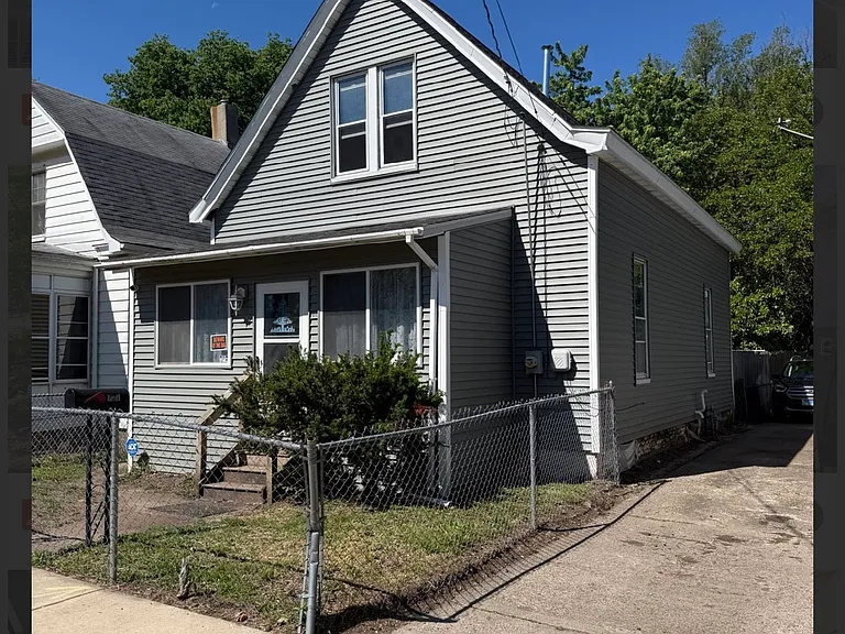 721 S Matthew St — Photo 1
