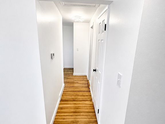 4th image of 28 Colden Ct #1