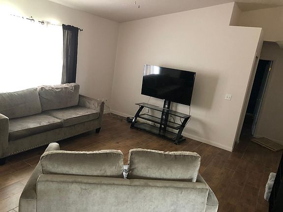 5th image of 606 Royalty Ct