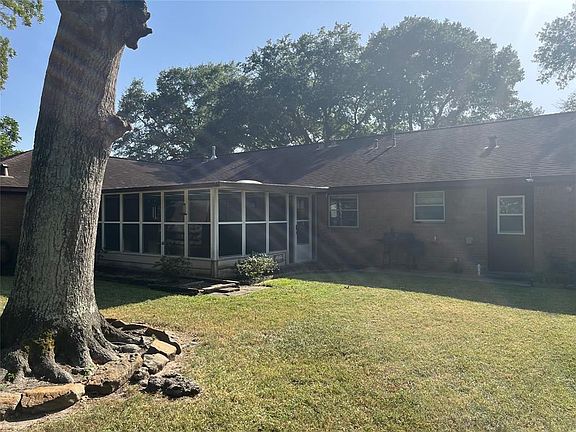4th image of 2303 Clayton Dr