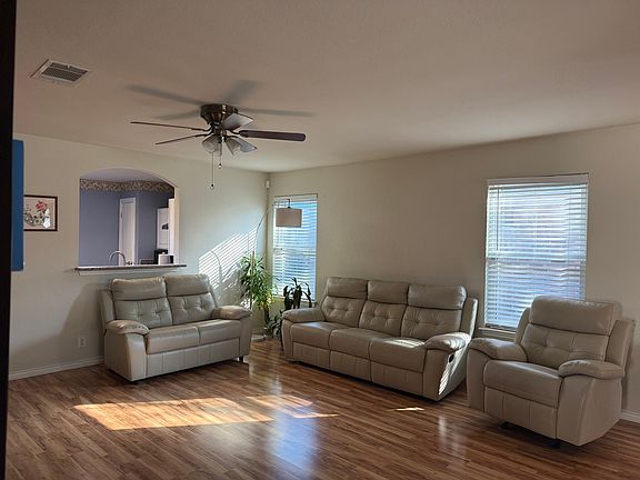 2nd image of 1707 Lloydminister Way