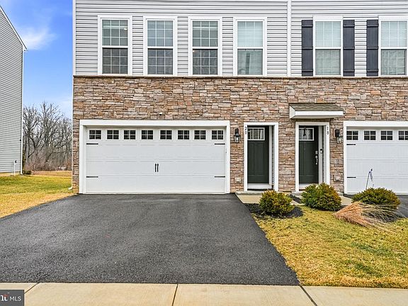 4th image of 20 Sisters Farmstead Rd