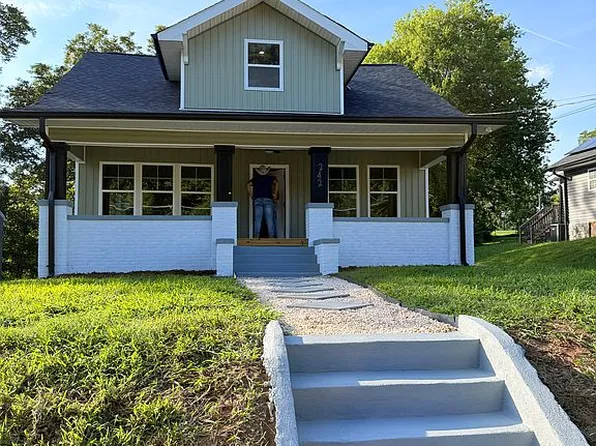 242 8th Avenue Dr SW, Hickory, NC 28602