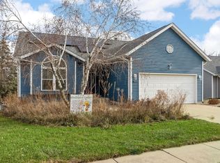 875 Dry Run Creek Ct, Hiawatha, IA 52233