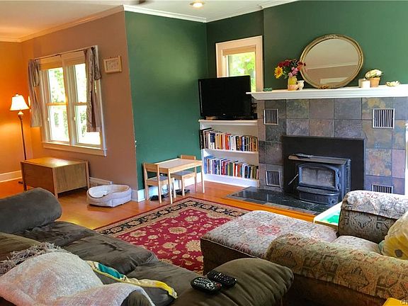 3rd image of 304 Greenwood Pl