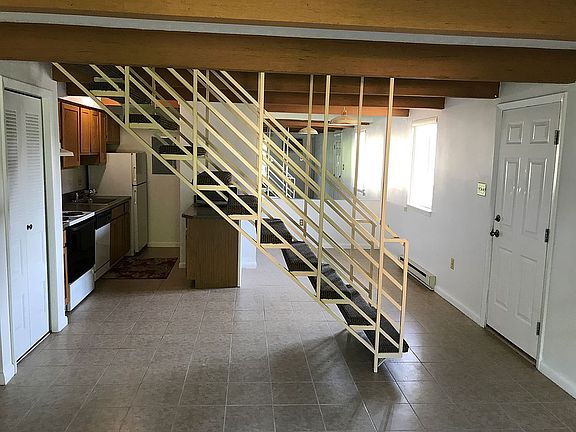 5th image of 32 Glenview Dr