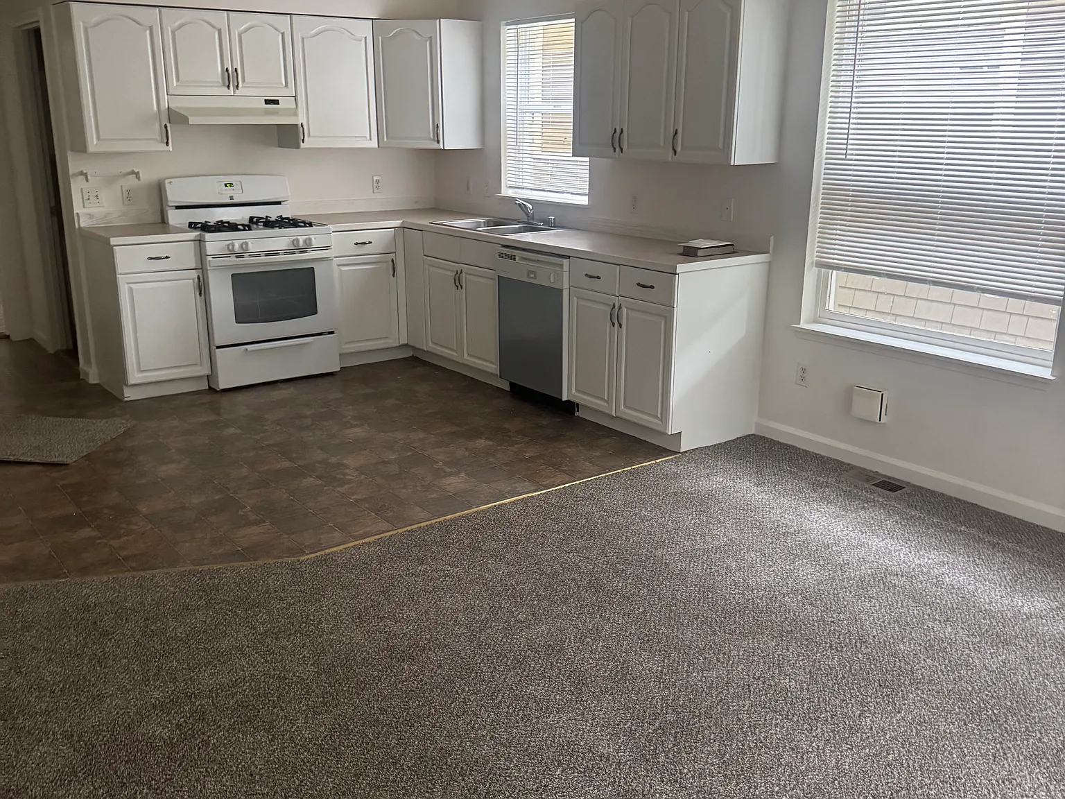 707 E 5th Ave — Photo 1