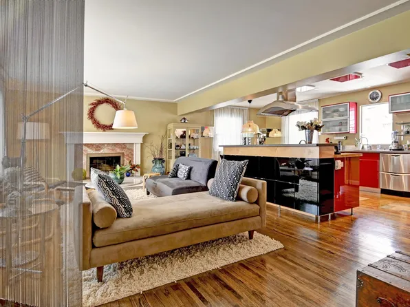 4656 Nine Mile Creek Pkwy, Bloomington, MN 55437