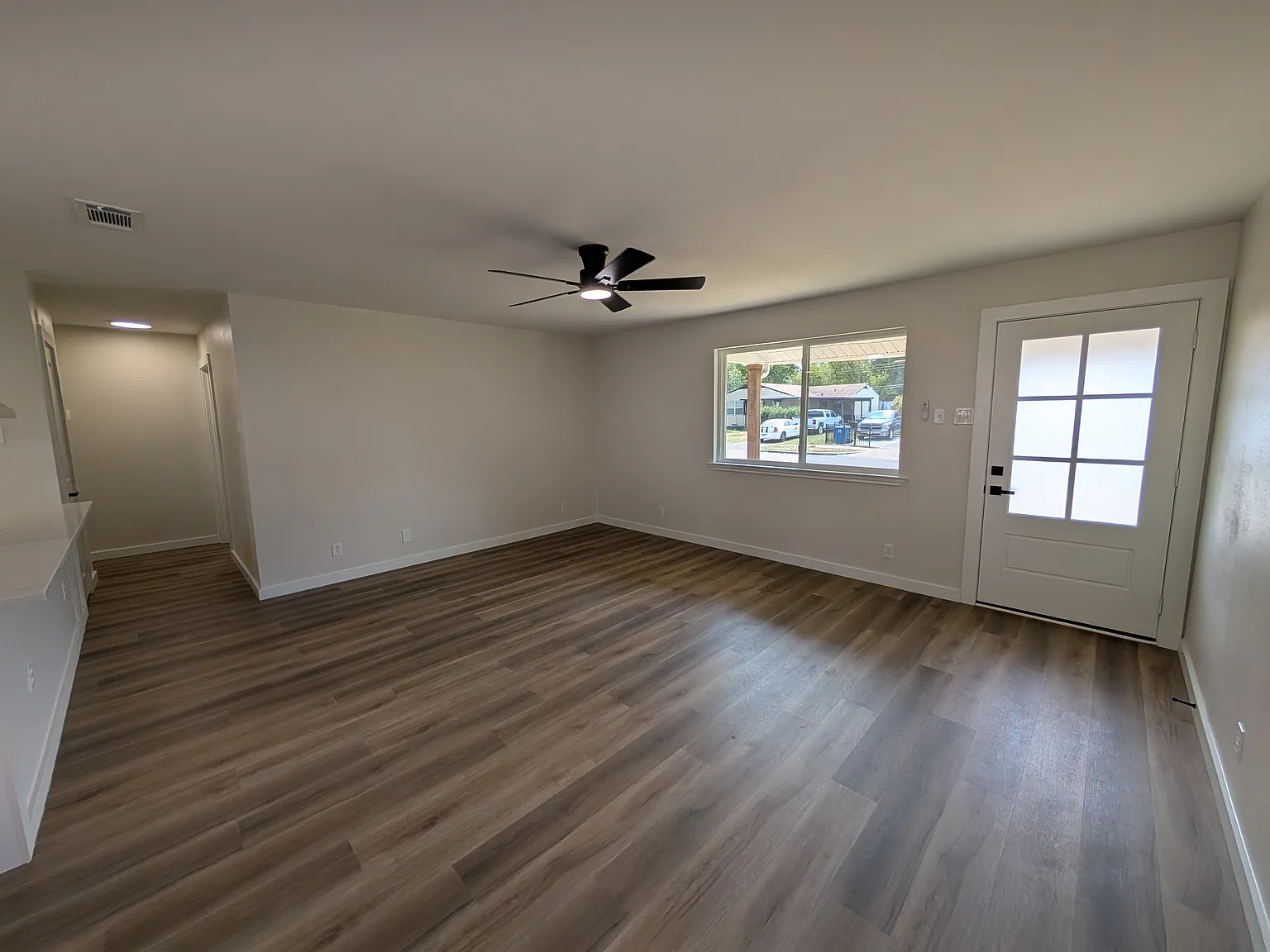 3 bed, 1091 sqft, $2,195 — Photo 3