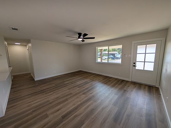 3rd image of 2807 Andrea Dr