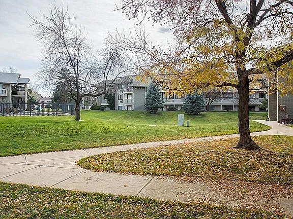 695 Manhattan Dr #16 — Photo 15