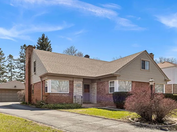 5235 Cleveland St, Skokie, IL 60077