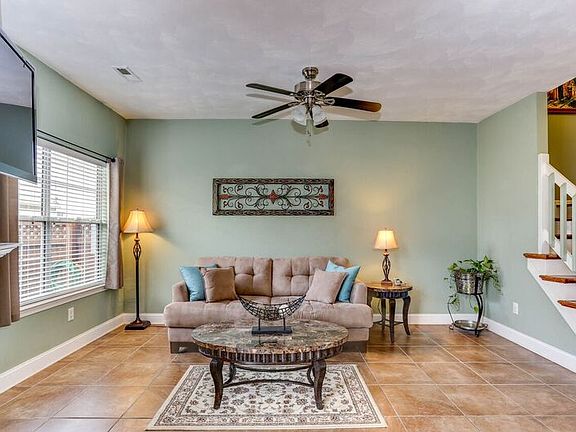 3rd image of 254 Belmont Cir
