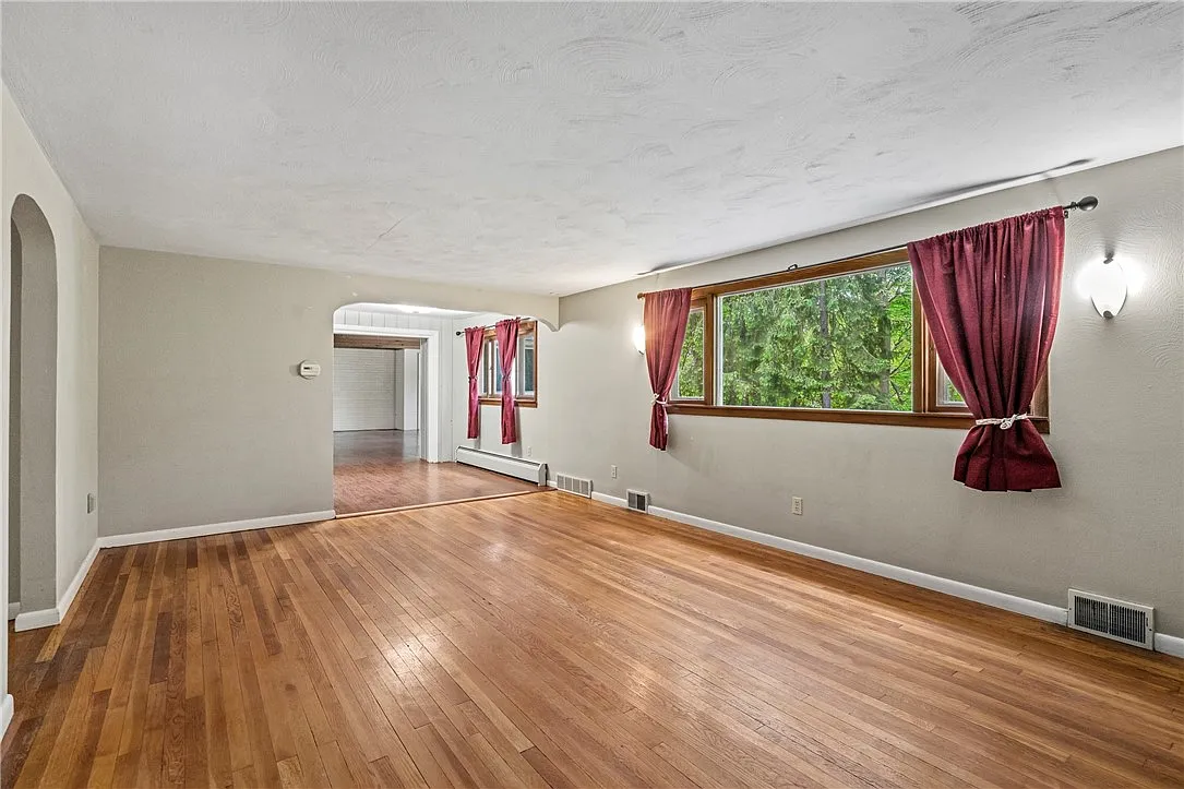 4 bed, 2237 sqft, $2,900 — Photo 4